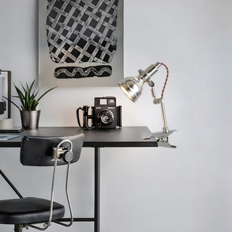 Home Office Industrial Style - Industrielle Clip-On-Leseleuchte aus Aluminium im modernen